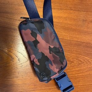 Lululemon Everywhere Belt Bag